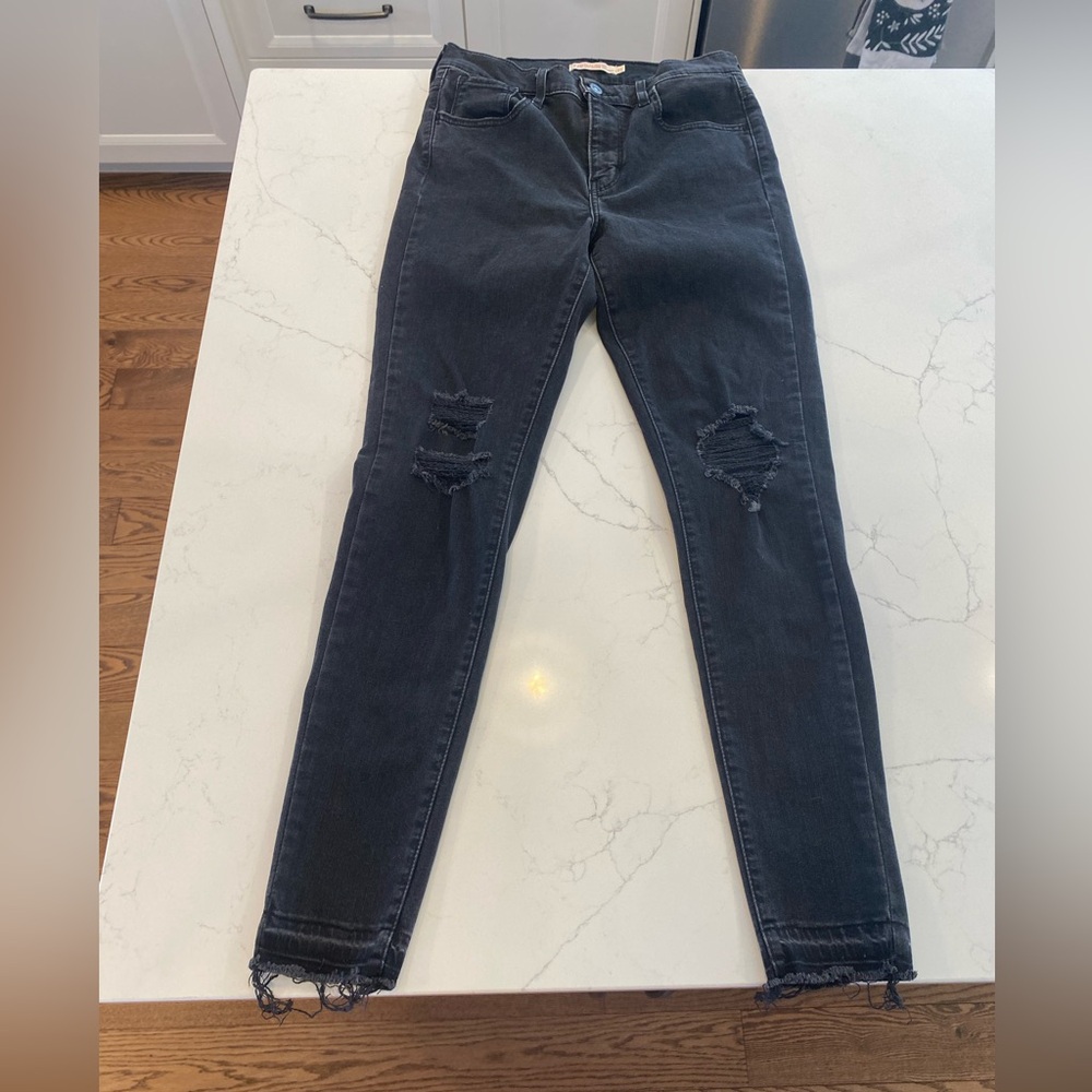 🌷Rare Levi’s 720 High Rise Super Skinny Black Denim Size 27 3/$30